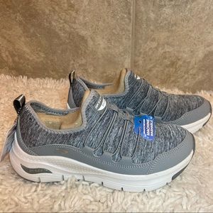 SKECHERS Arch Fit Gray / White NWT